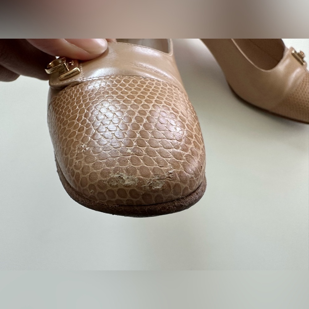 Salvatore Ferragamo Leather Cap Toe Pump Heel Shoes Size 9.5 - Picture 5 of 10